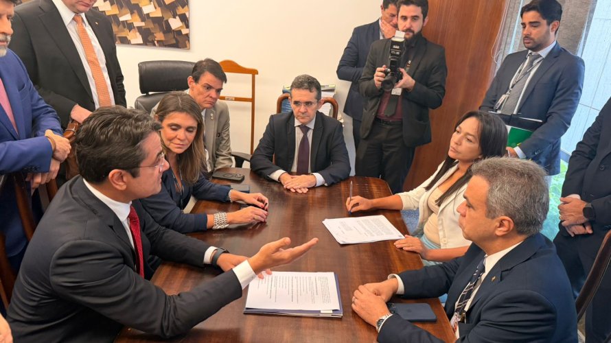 Lideranças da Frentas atuam para adiar análise da PEC 3/24